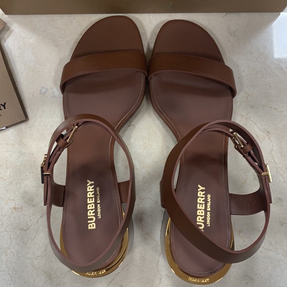 BURBERRY ALF HOLLYWELL 50 BLOCK HEEL SANDALS TAN WITH GOLD TB SIDE STRAP LOGO 40 - Picture 9 of 13